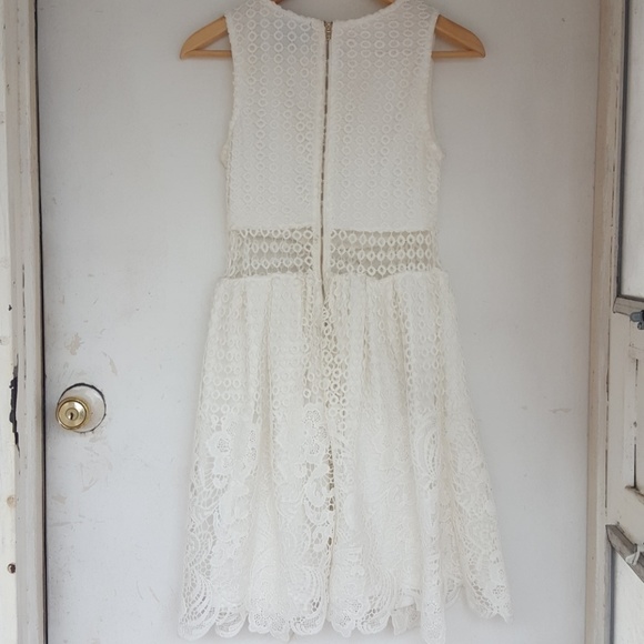 White dress - Picture 3 of 4